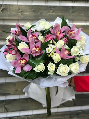 Букет цветов из: Розы и Хризантемы в Мельниково