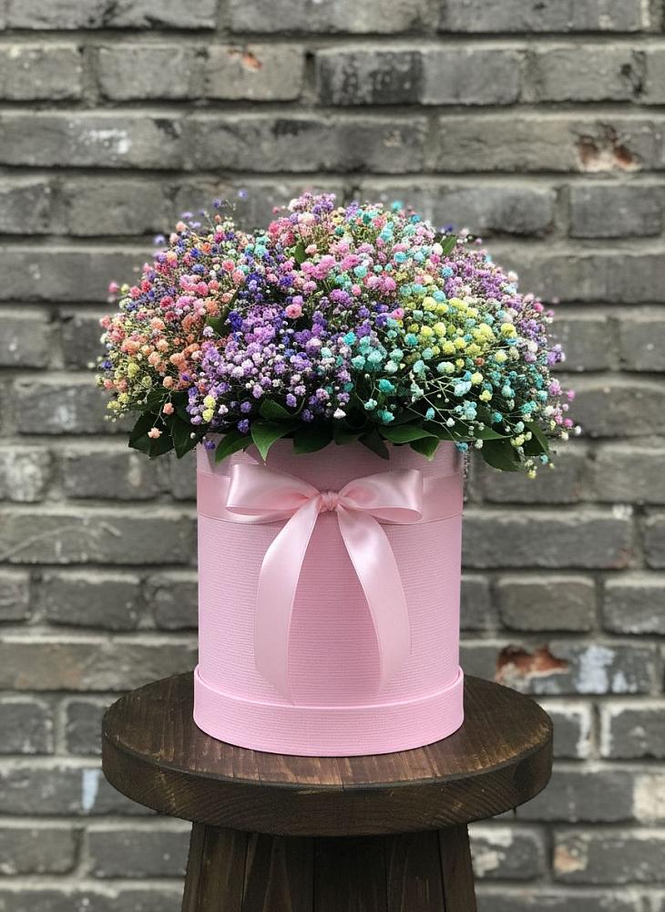 Цветочная композиция из Гипсофила и Розы в шляпной коробке в Мельниково