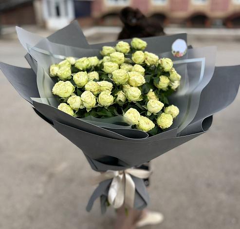 Букет Белые кустовые розы Солинеро в Мельниково