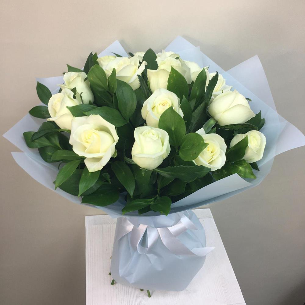 Букет 15 Белых роз Проуд в Мельниково