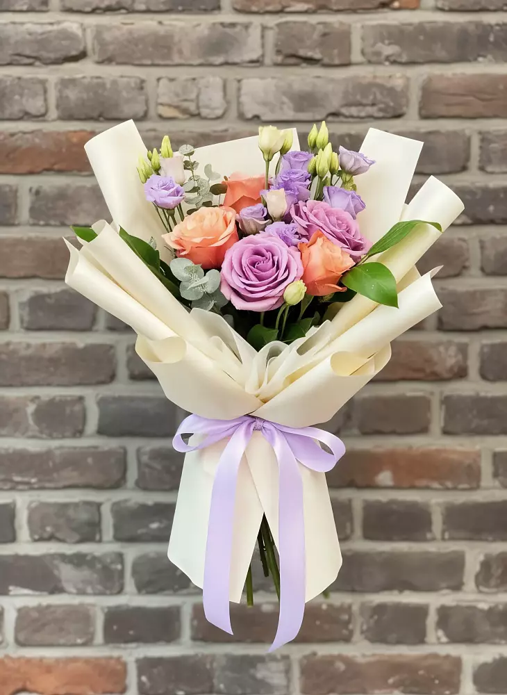 Букет цветов из: Лизиантусы и Розы в Мельниково