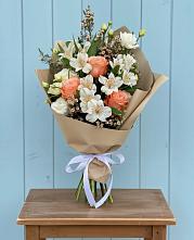 Букет цветов из:  Альстромерии, Лизиантусы, Розы и Хризантемы в Мельниково