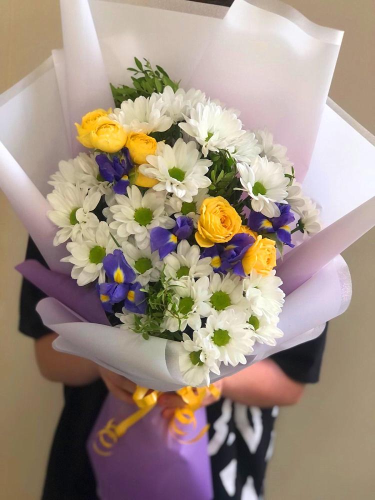 Букет цветов из: Ирисы, Хризантемы и Розы в Мельниково