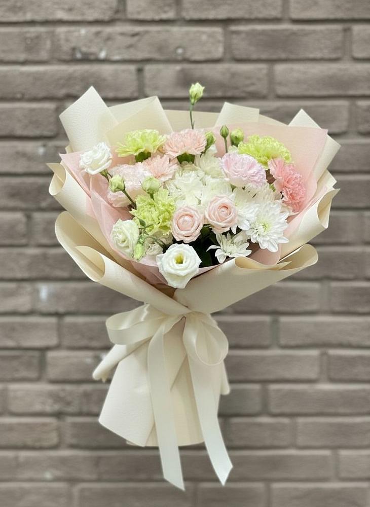 Букет цветов из: Гвоздики, Розы, Лизиантусы и Хризантемы в Мельниково