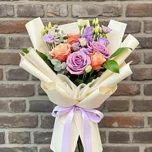 Букет цветов из:  Лизиантусы и Розы в Мельниково