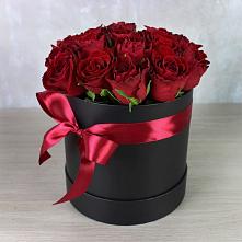 Цветочная композиция из Розы в шляпной коробке в Мельниково