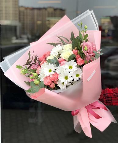 Букет цветов из: Розы, Лизиантусы и Хризантемы в Мельниково