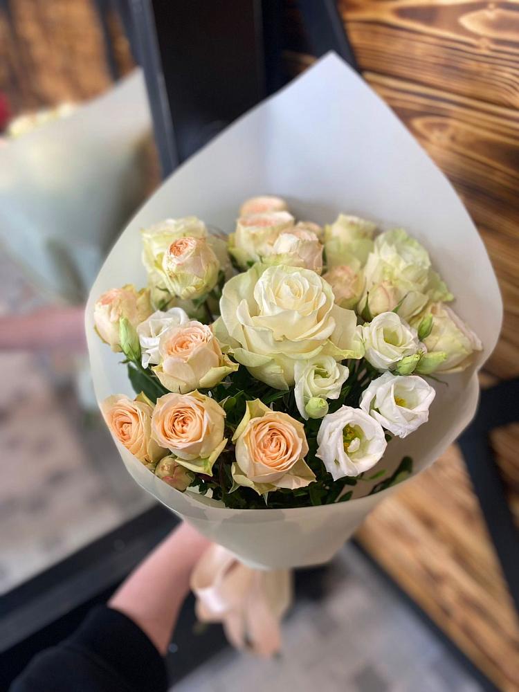 Букет цветов из: Розы и Лизиантусы в Мельниково